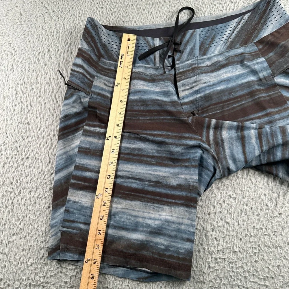Lululemon Men's Current State Board‎ Shorts Size 31 Striped Swim Trunks